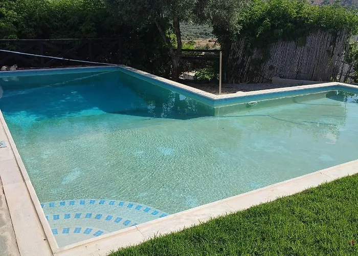 Frangipani With Large Private Pool, Rhodes ヴィラ ラルドス